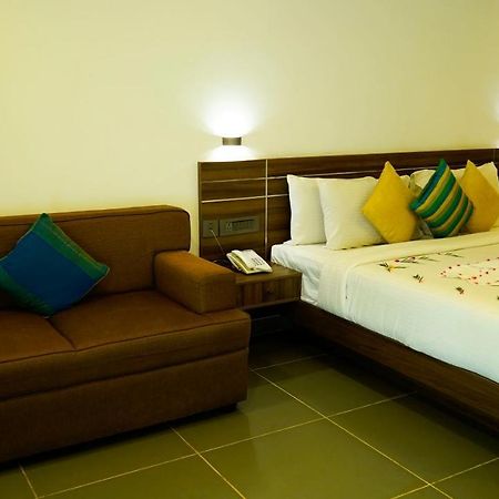 Silver Storm Resort Athirappilly Exterior photo