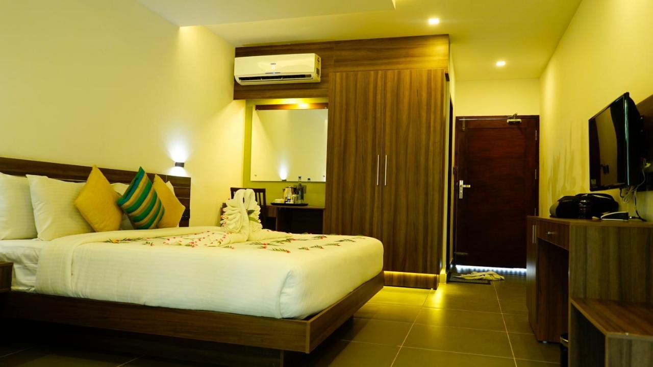 Silver Storm Resort Athirappilly Exterior photo