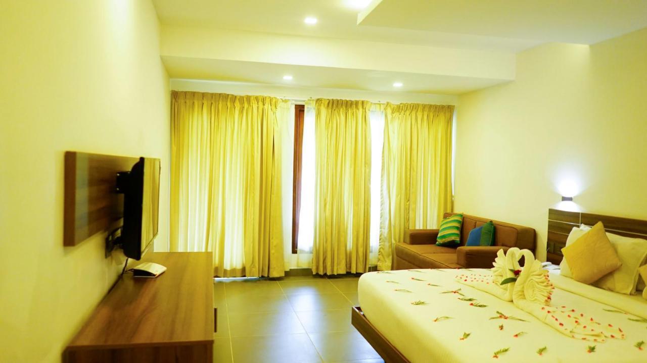 Silver Storm Resort Athirappilly Exterior photo