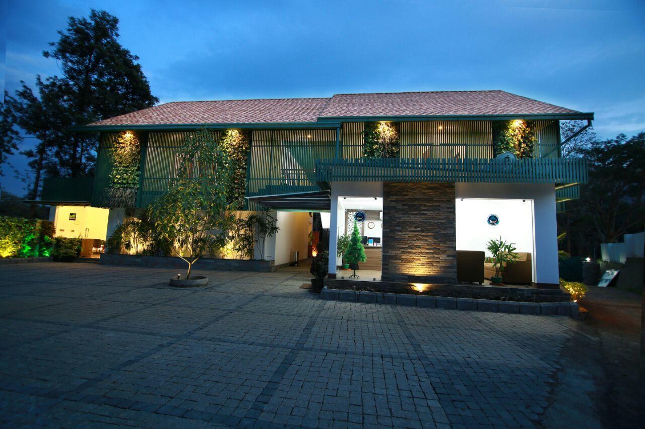Silver Storm Resort Athirappilly Exterior photo