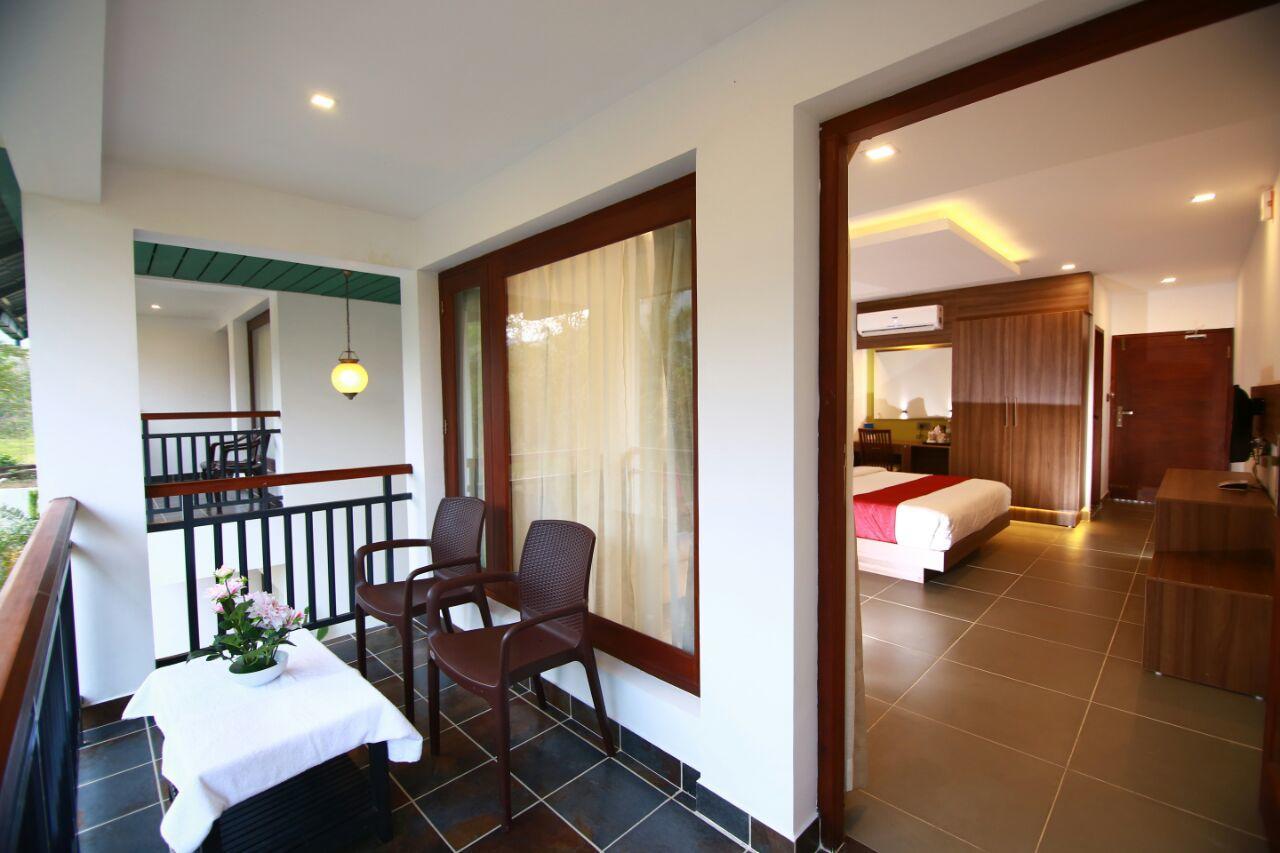 Silver Storm Resort Athirappilly Exterior photo