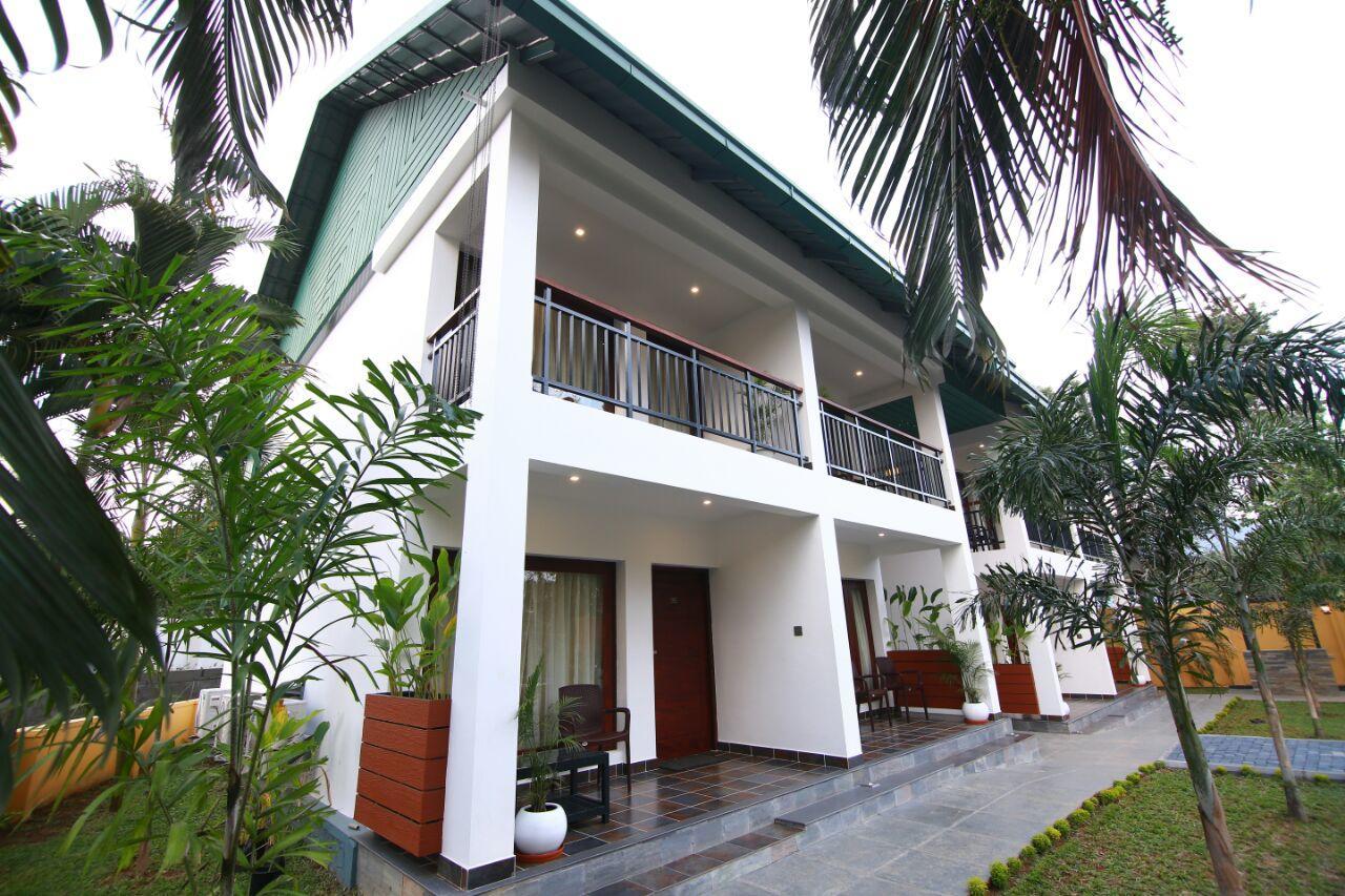 Silver Storm Resort Athirappilly Exterior photo