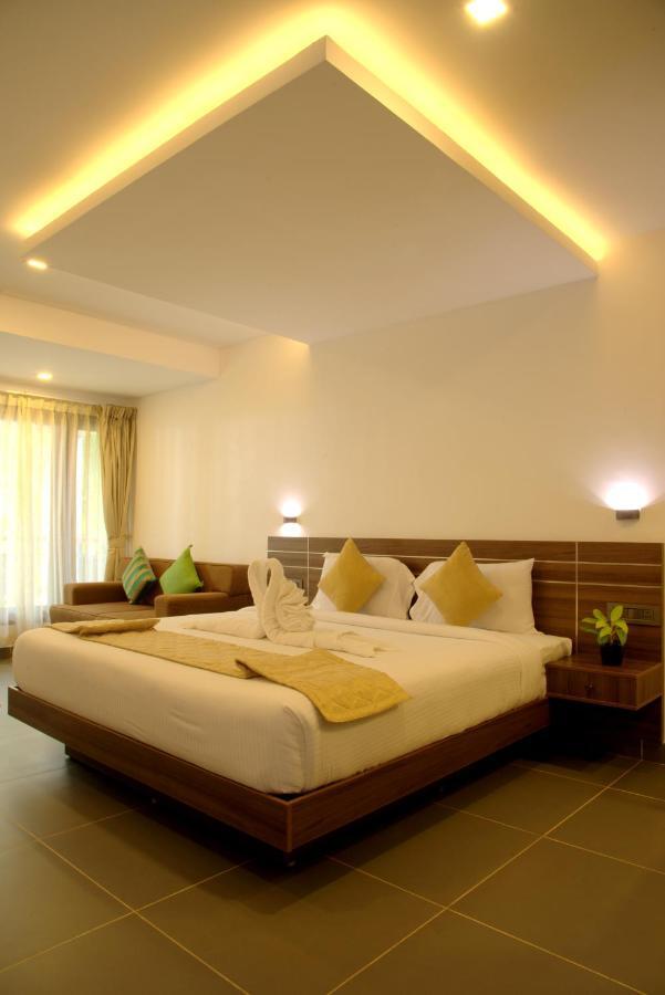 Silver Storm Resort Athirappilly Exterior photo